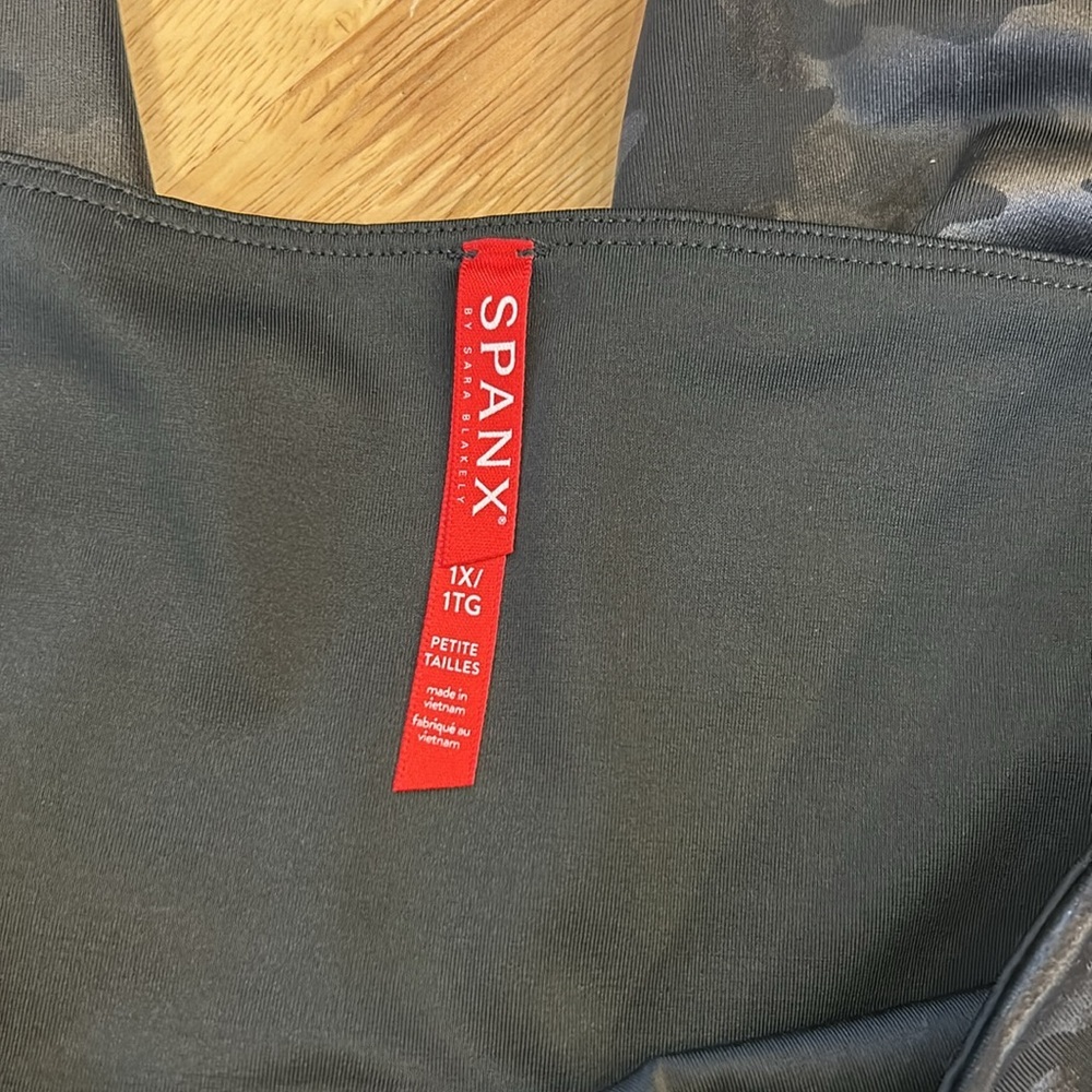 SPANX Faux Leatherer Camo Leggings Black Size 1X - Picture 4 of 4